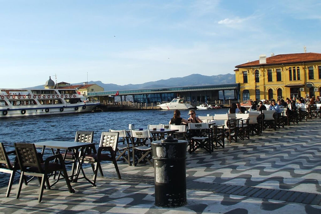 Where to stay in izmir. Sunset view of Kordon promenade in Alsancak, İzmir