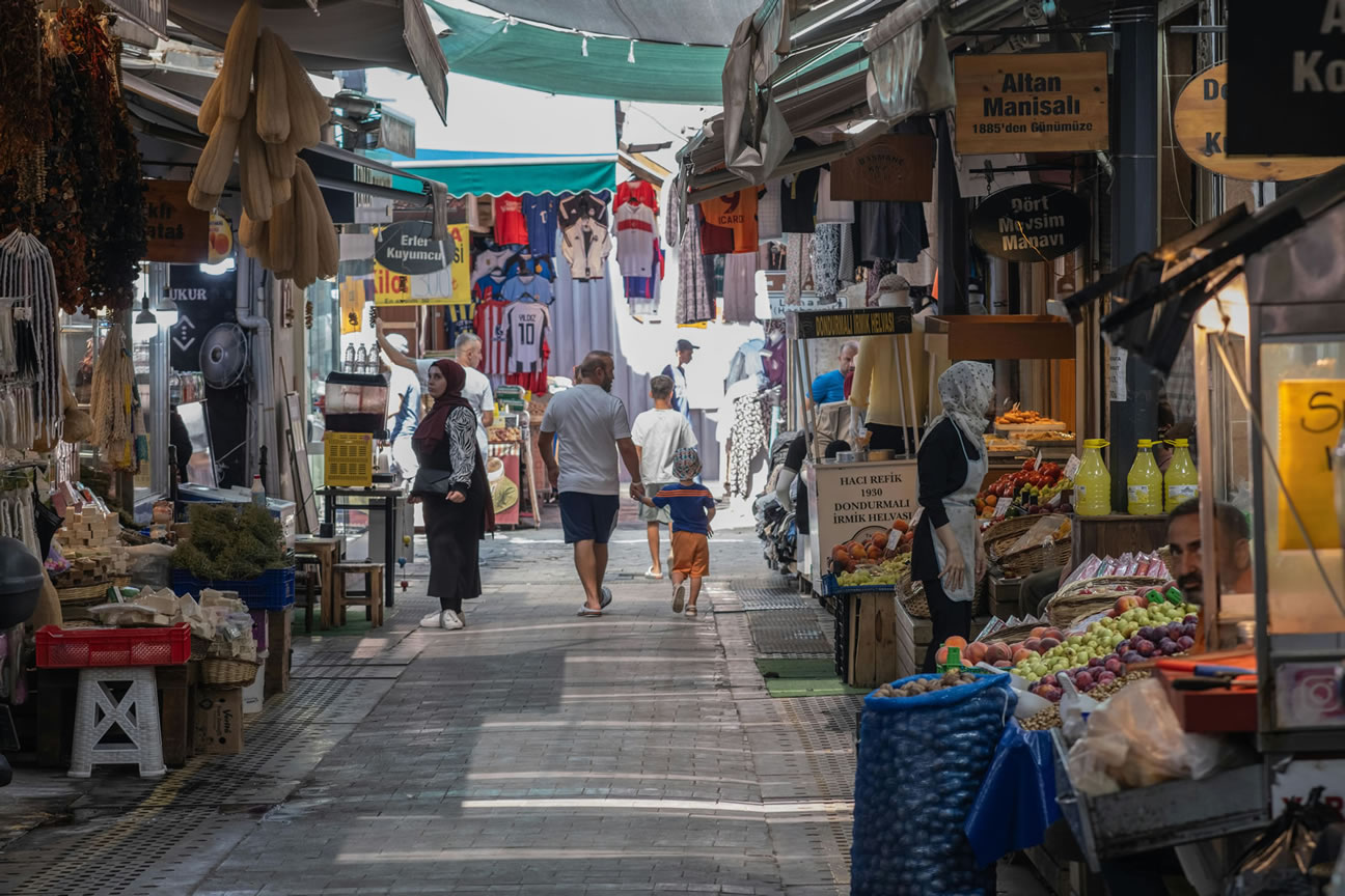 Kemeraltı_bazaar