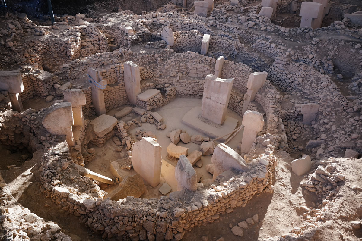 A panoramic view of Göbeklitepe, the world’s oldest and most remarkable temple complex, showcasing its ancient stone pillars.